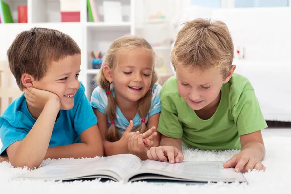 NIÑOS LEYENDO - COLEGIO SAN FELIPE